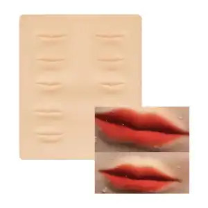 Piel sintética con labios a relieve miniatura 1